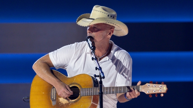 M Kennychesney2023cmaawardsdisneyfrankmicelotta 1